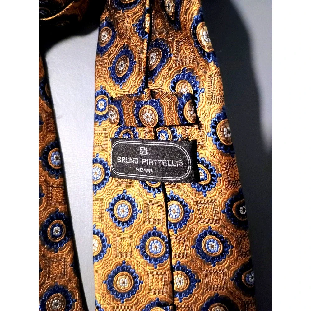 Bruno Piattelli Gold & Blue Medallion 100% Silk Hand Made Tie Italy 57.5